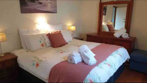 Home Near Shops & Beach - ACT Tourism 1