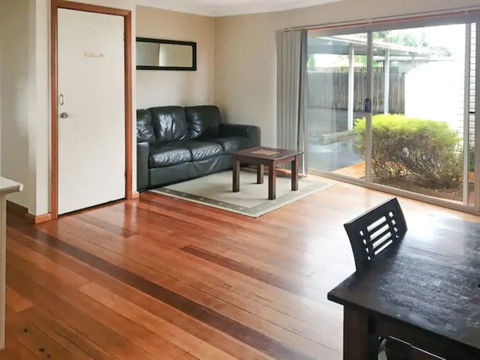 Home Near Shops & Beach - ACT Tourism 4
