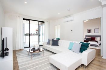 Designer Executive Apartment + Parking Near Train - ACT Tourism 0