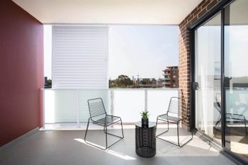 Designer Executive Apartment + Parking Near Train - ACT Tourism 3