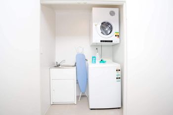 Designer Executive Apartment + Parking Near Train - ACT Tourism 4