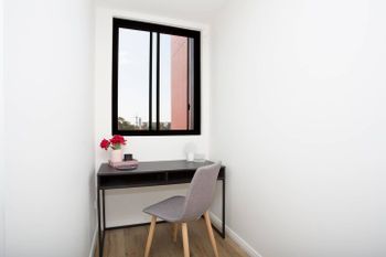 Designer Executive Apartment + Parking Near Train - ACT Tourism 1