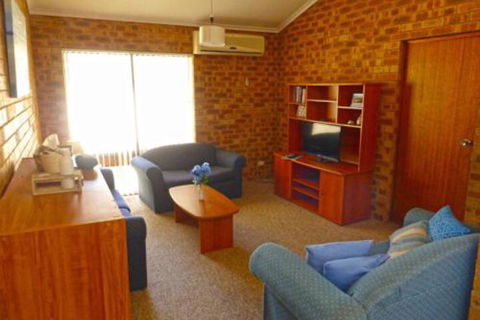 Dolphins Delight At Culburra Beach - ACT Tourism 0