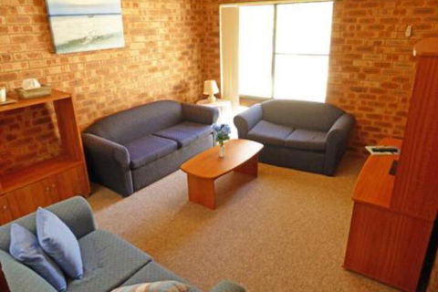 Dolphins Delight At Culburra Beach - ACT Tourism 6