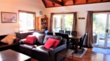 Kookaburra Cottage At Hat Head - ACT Tourism 2