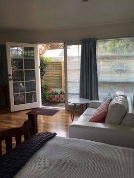 Nutgrove Beach Studio Apartment - ACT Tourism 1