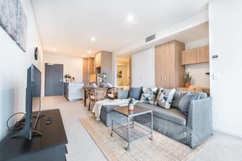 Executive Two Bedroom City Apartment With Views - ACT Tourism 6