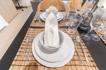Executive Two Bedroom City Apartment With Views - ACT Tourism 3
