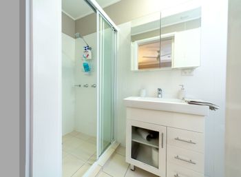 Super 1 Bedroom Pad In New Farm - ACT Tourism 4