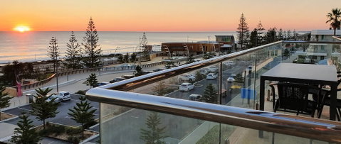 Sea Breeze Luxury Holiday Apartment Accommodation - ACT Tourism 0