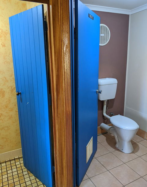 Woolshed Eco Lodge - ACT Tourism 6