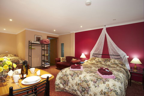 North East Rest Awhile Bed & Breakfast - ACT Tourism 6