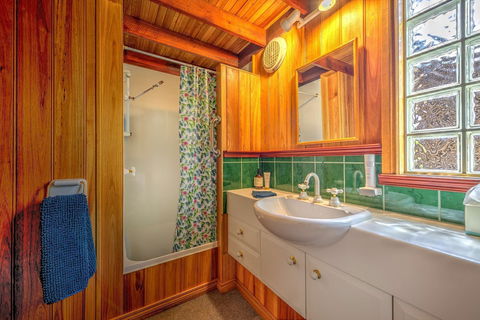 Sheoak On The Bay - ACT Tourism 1