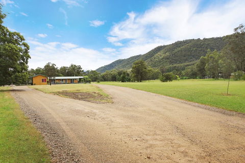 Feathertop Views And Dorm - ACT Tourism 0