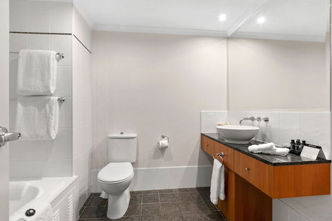 Poolside Apt In Alamanda Beachfront Resort 67 - ACT Tourism 6