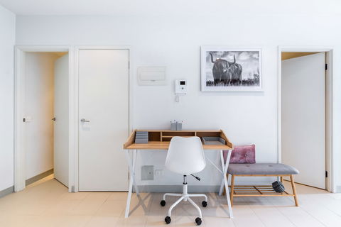 Ella, 1BDR Melbourne Apartment - ACT Tourism 5