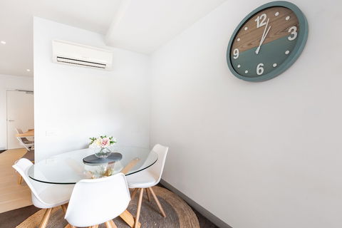 Ella, 1BDR Melbourne Apartment - ACT Tourism 4