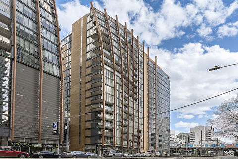 Ella, 1BDR Melbourne Apartment - ACT Tourism 0