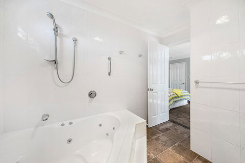 Forresters Beach Bed & Breakfast - ACT Tourism 2