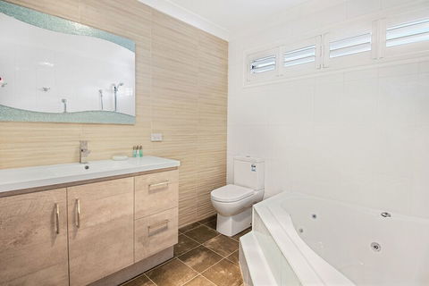 Forresters Beach Bed & Breakfast - ACT Tourism 1