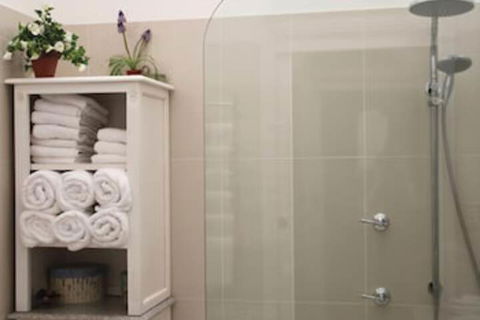 Rose Garden On Church BnB - ACT Tourism 2