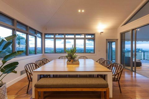 Vantage Over Byron - ACT Tourism 6