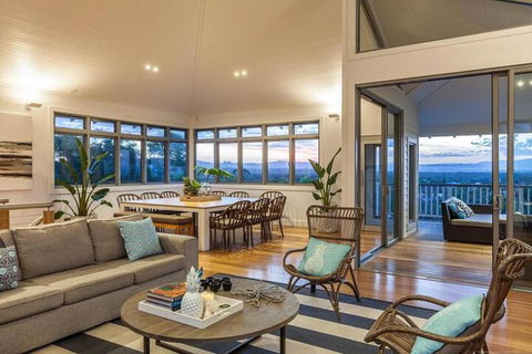 Vantage Over Byron - ACT Tourism 2