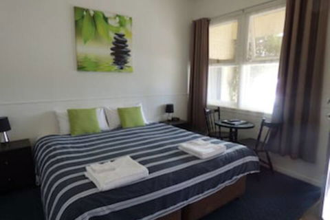Calder Family Motel - ACT Tourism 0
