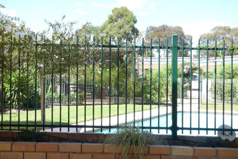 Calder Family Motel - ACT Tourism 5