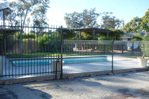 Calder Family Motel - ACT Tourism 4