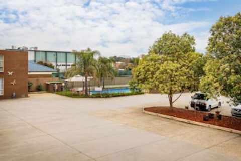 Australia Park Motel - ACT Tourism 0