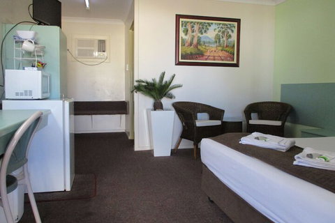 Longreach Motel - ACT Tourism 7