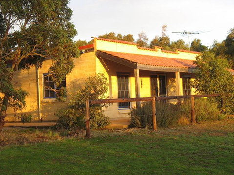 Dees Villa Bed & Breakfast - ACT Tourism 5