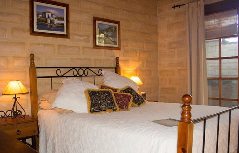 Dees Villa Bed & Breakfast - ACT Tourism 3