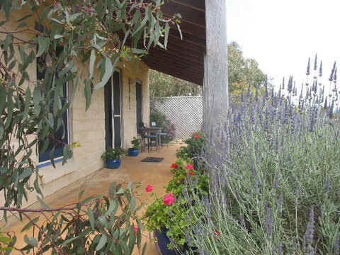 Dees Villa Bed & Breakfast - ACT Tourism 1