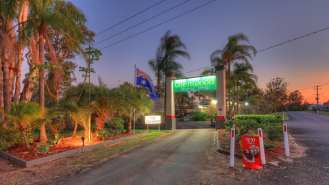 Glenwood Tourist Park & Motel - ACT Tourism 5