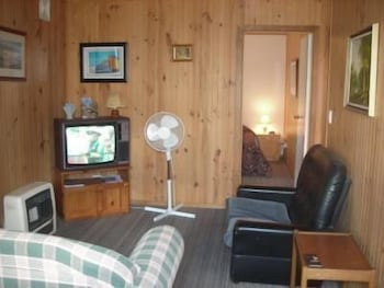 Apollo Bay Backpackers - ACT Tourism 1