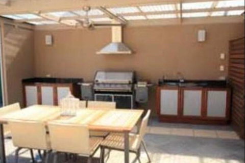 Amelia S Bed & Breakfast - ACT Tourism 7