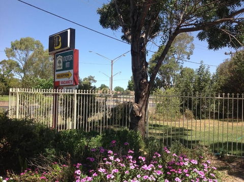 Forest Lodge Motor Inn & Restaurant - ACT Tourism 3