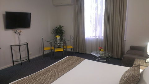 Lindy Lodge Motel - ACT Tourism 5
