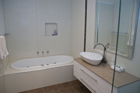 Yarra Glen Racecourse Apartments - ACT Tourism 4