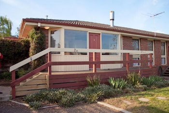 Yarra Glen Racecourse Apartments - ACT Tourism 0