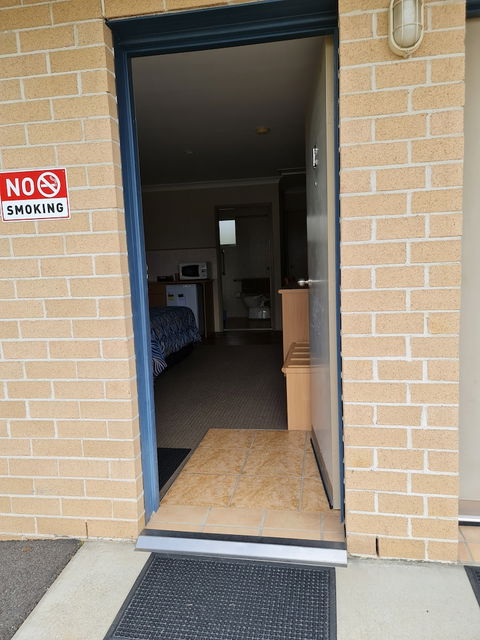 Edward Parry Motel & Apartments - ACT Tourism 2