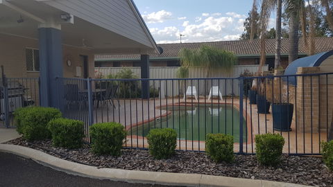 Edward Parry Motel & Apartments - ACT Tourism 4