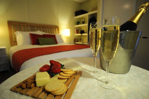 Gisborne Peak Winery Cottages - ACT Tourism 4