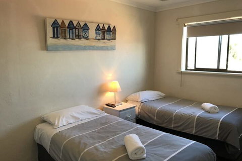 Robetown Motor Inn & Apartments - ACT Tourism 3