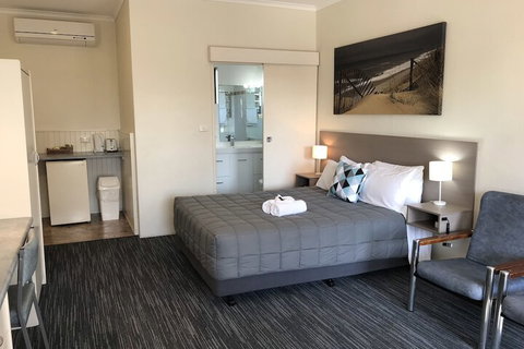 Robetown Motor Inn & Apartments - ACT Tourism 4