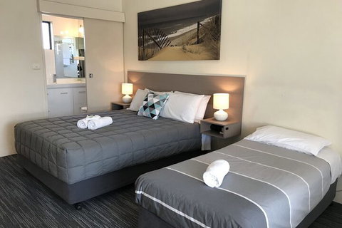 Robetown Motor Inn & Apartments - ACT Tourism 2