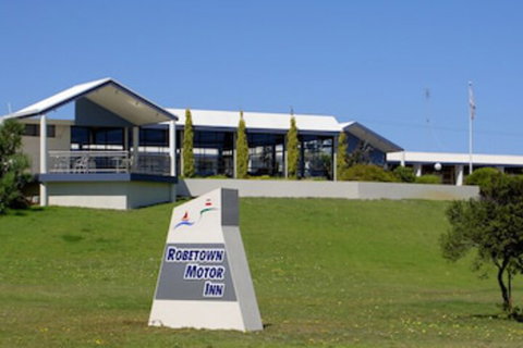 Robetown Motor Inn & Apartments - ACT Tourism 0