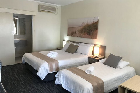 Robetown Motor Inn & Apartments - ACT Tourism 5